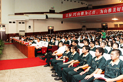 作為推動(dòng)企業(yè)加快發(fā)展三大平臺(tái)之一的人力資源管理提升工作，將是當(dāng)前和今后一段時(shí)期山推股份人力資源管理的首要任務(wù)。