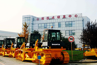 2009年，山推研發(fā)中心被國(guó)家人事部批準(zhǔn)設(shè)立博士后科研工作站，同年召開(kāi)首屆科技創(chuàng)新大會(huì)。